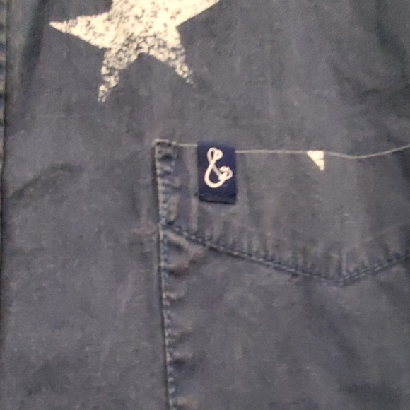 TACKLE & TIDE • Navy and white star button down - Picture 3 of 3